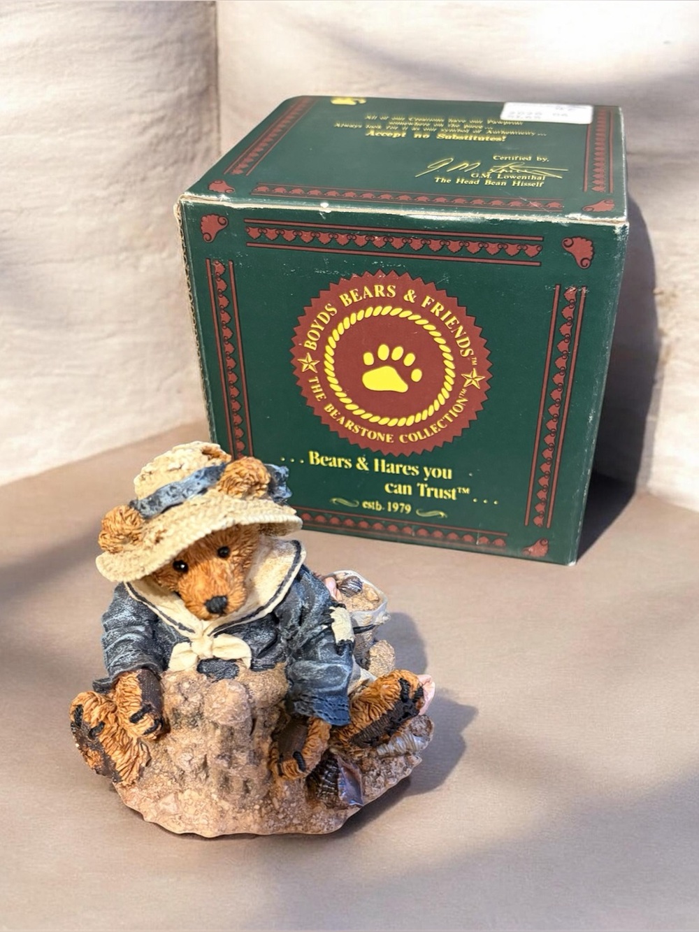 Boyds Bears and Friends, the Bearstone collection, Wilson at the Beach.